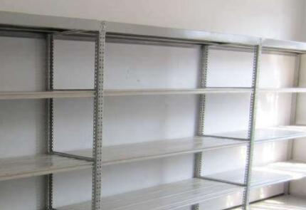 如何計算一個倉庫能放多少貨架？